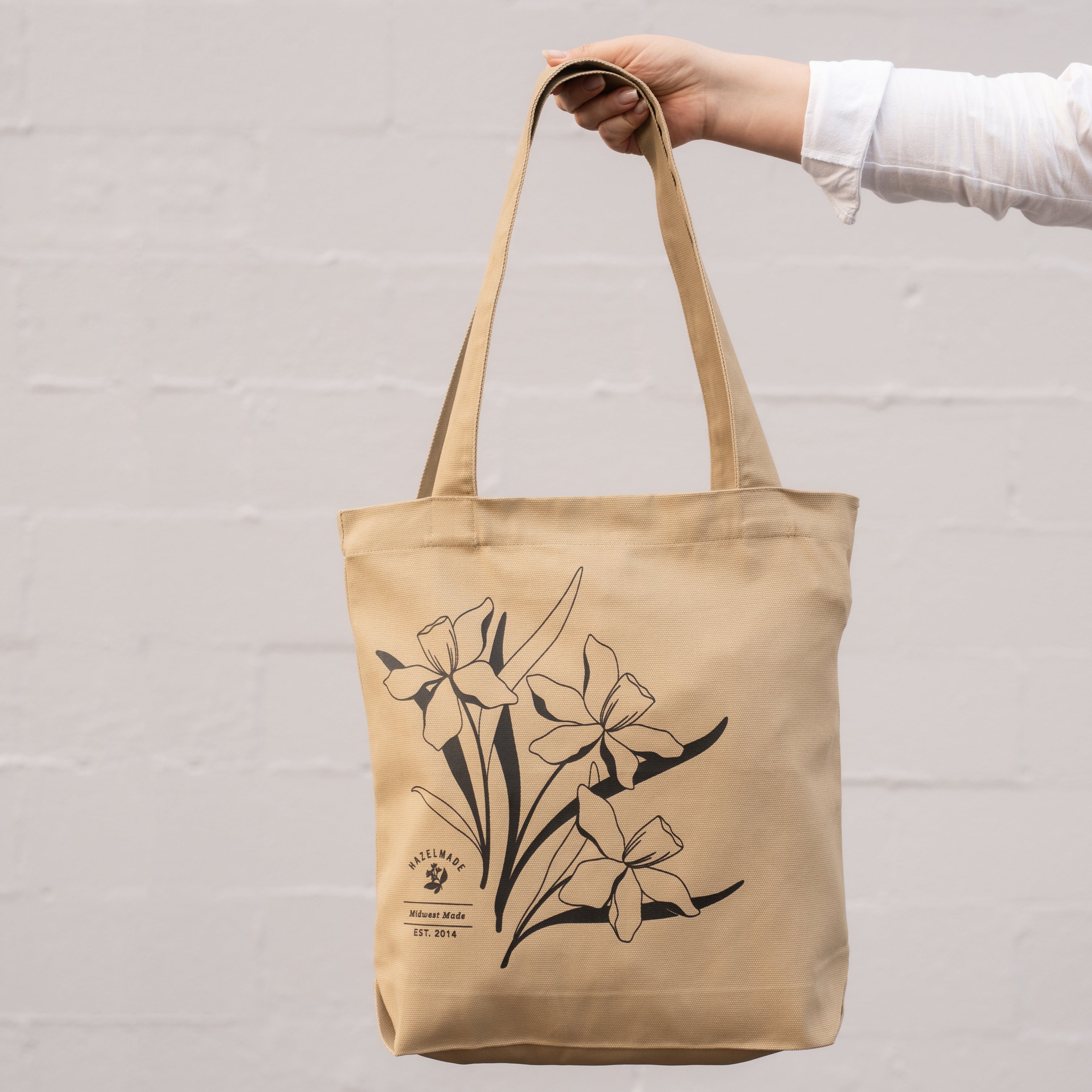 Tote-2025-Lifestyle-2-